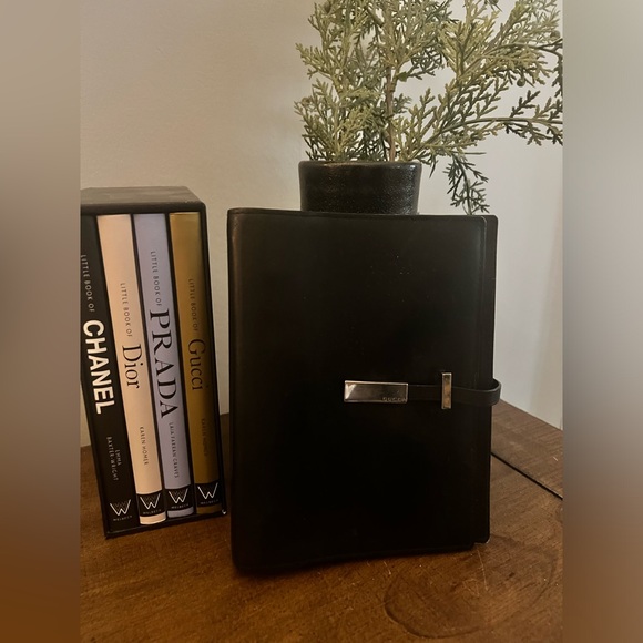 Gucci Leather Agenda - Picture 1 of 12
